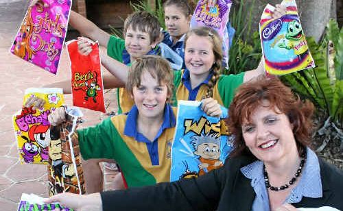 P&C; president Tracy Vellacott with Warwick West year 7 students Sam Byron, Laura Donn, Tristyn Leech and Jasmine Mischlewski. P&C; president Tracy Vellacott with Warwick West year 7 students Sam Byron, Laura Donn, Tristyn Leech and Jasmine Mischlewski.